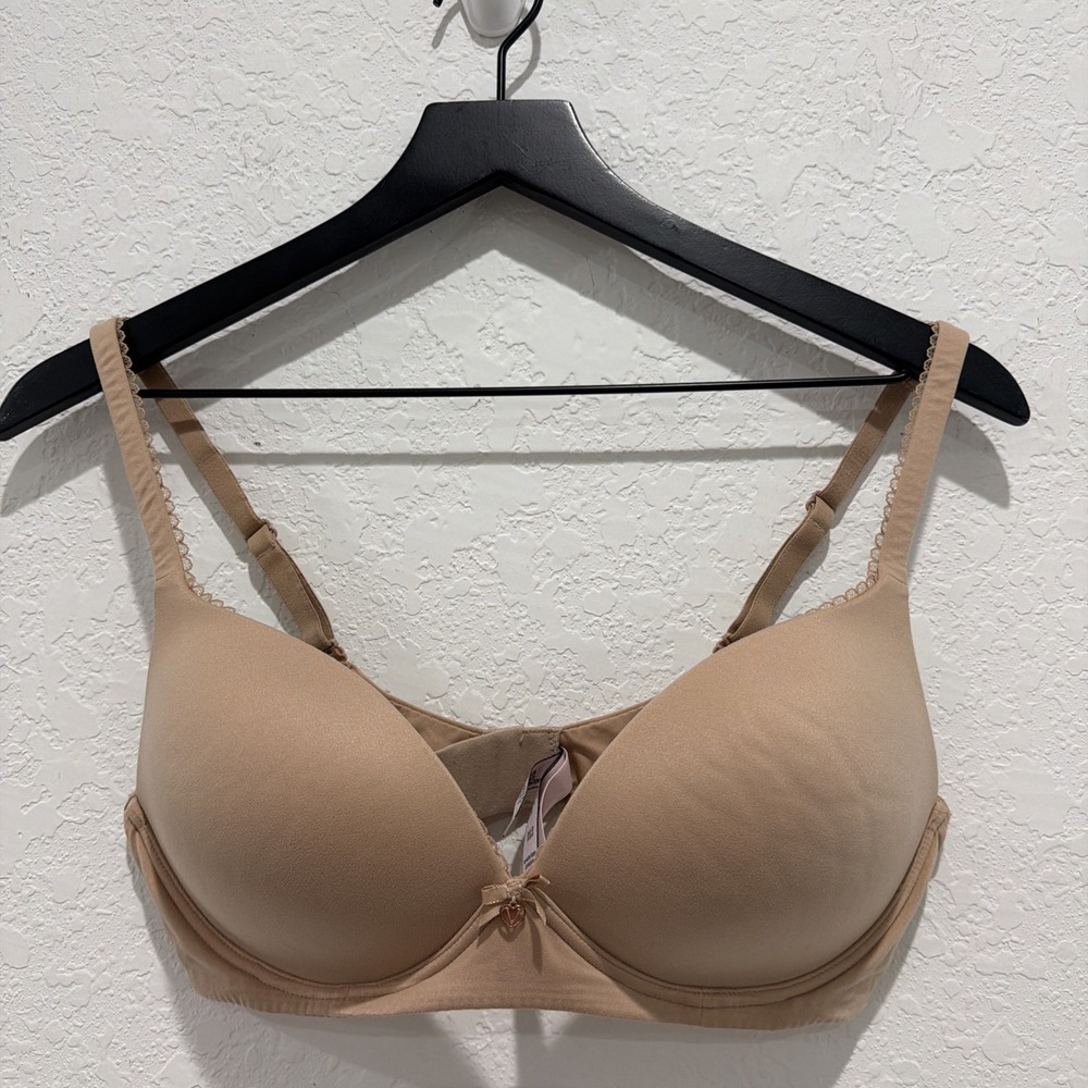 Victoria's Secret Body By Victoria Beige Wireless Bra 36C Lace Detail